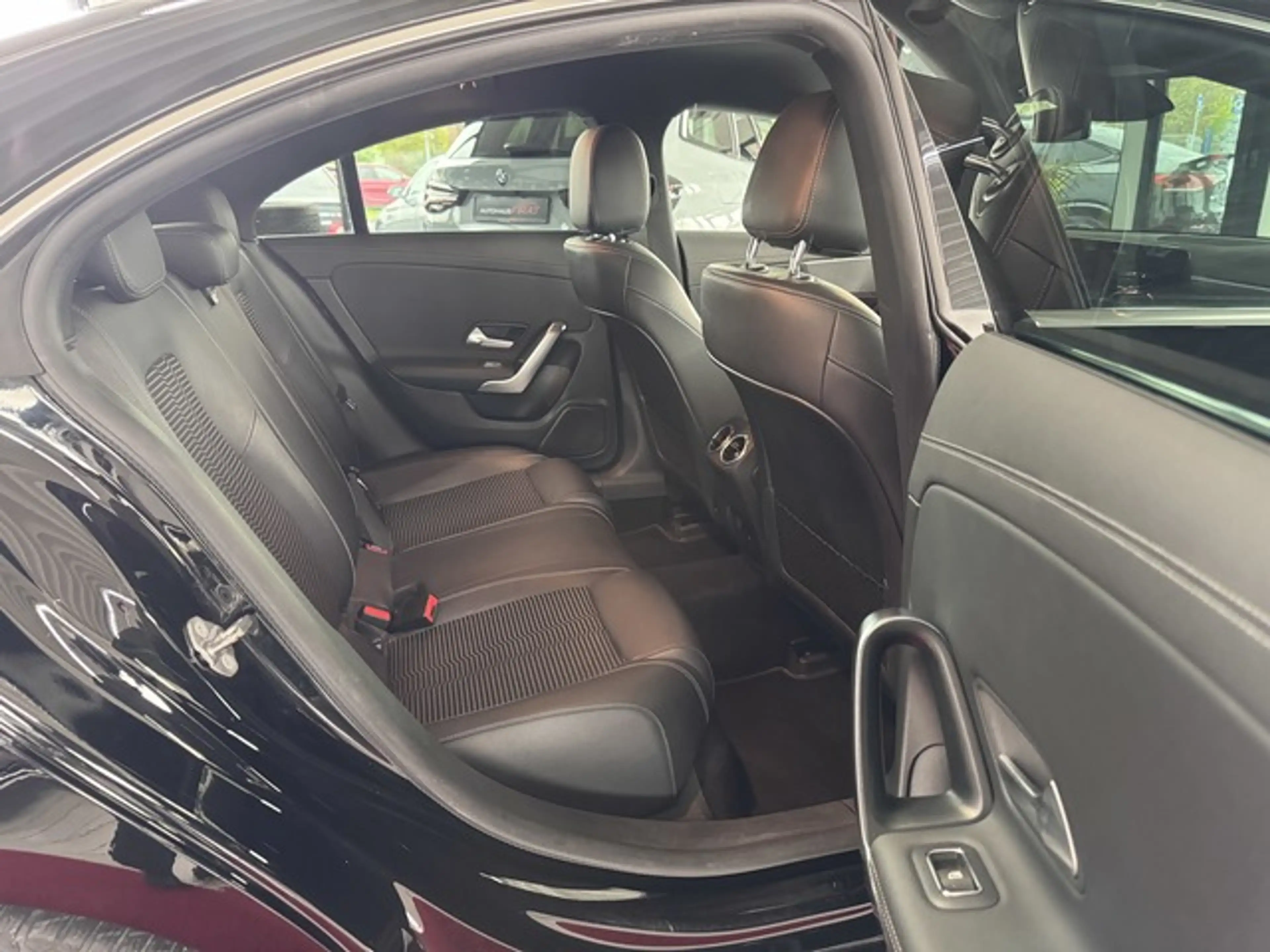 Mercedes-Benz CLA 200 d°LED°NAVI°Standheizung°PDC° — photo 12