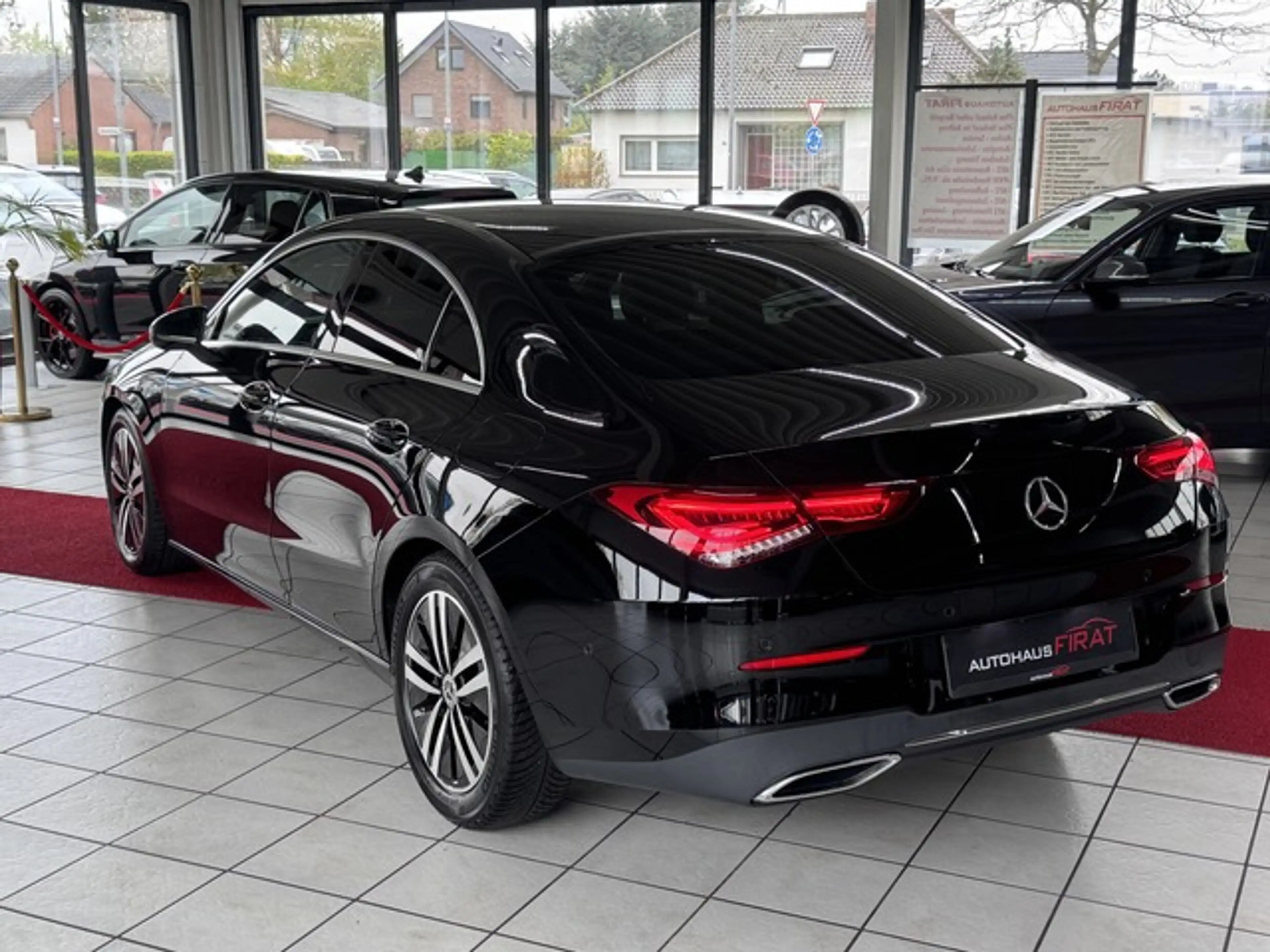 Mercedes-Benz CLA 200 d°LED°NAVI°Standheizung°PDC° — photo 3