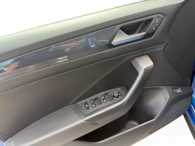 Volkswagen T-Roc view 15
