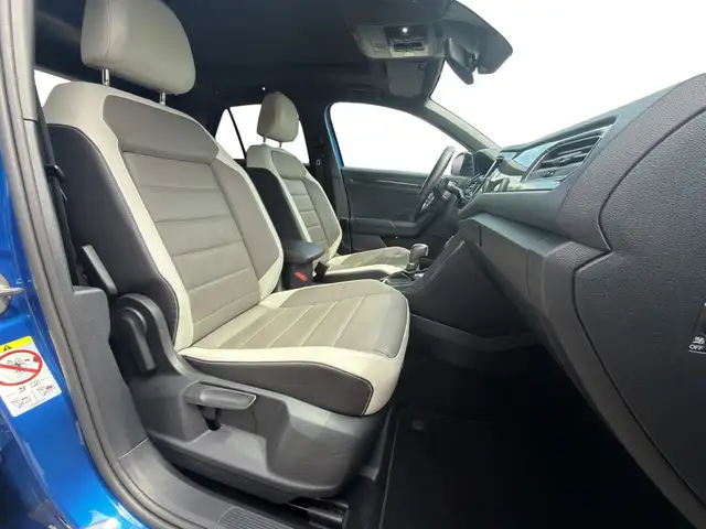 Volkswagen T-Roc view 12