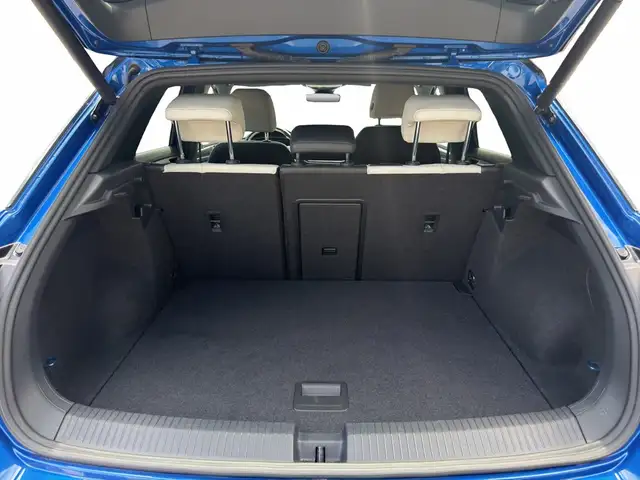 Volkswagen T-Roc view 11