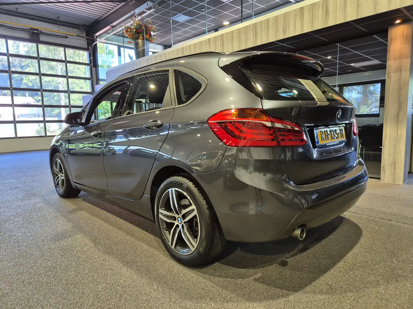 BMW 218 2-serie Active Tourer 218i Executive NAP | LED | N Grijs - 2