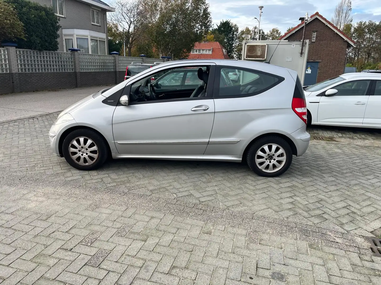 Mercedes-Benz A 170 automaat Elegance leer airco cv lm velgen lamellen Grijs - 2