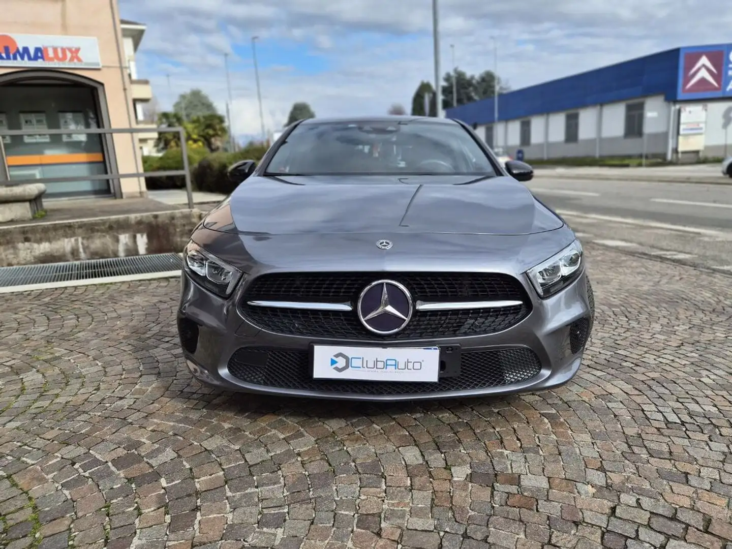 Mercedes-Benz A 180 180 d Business auto Grau - 2