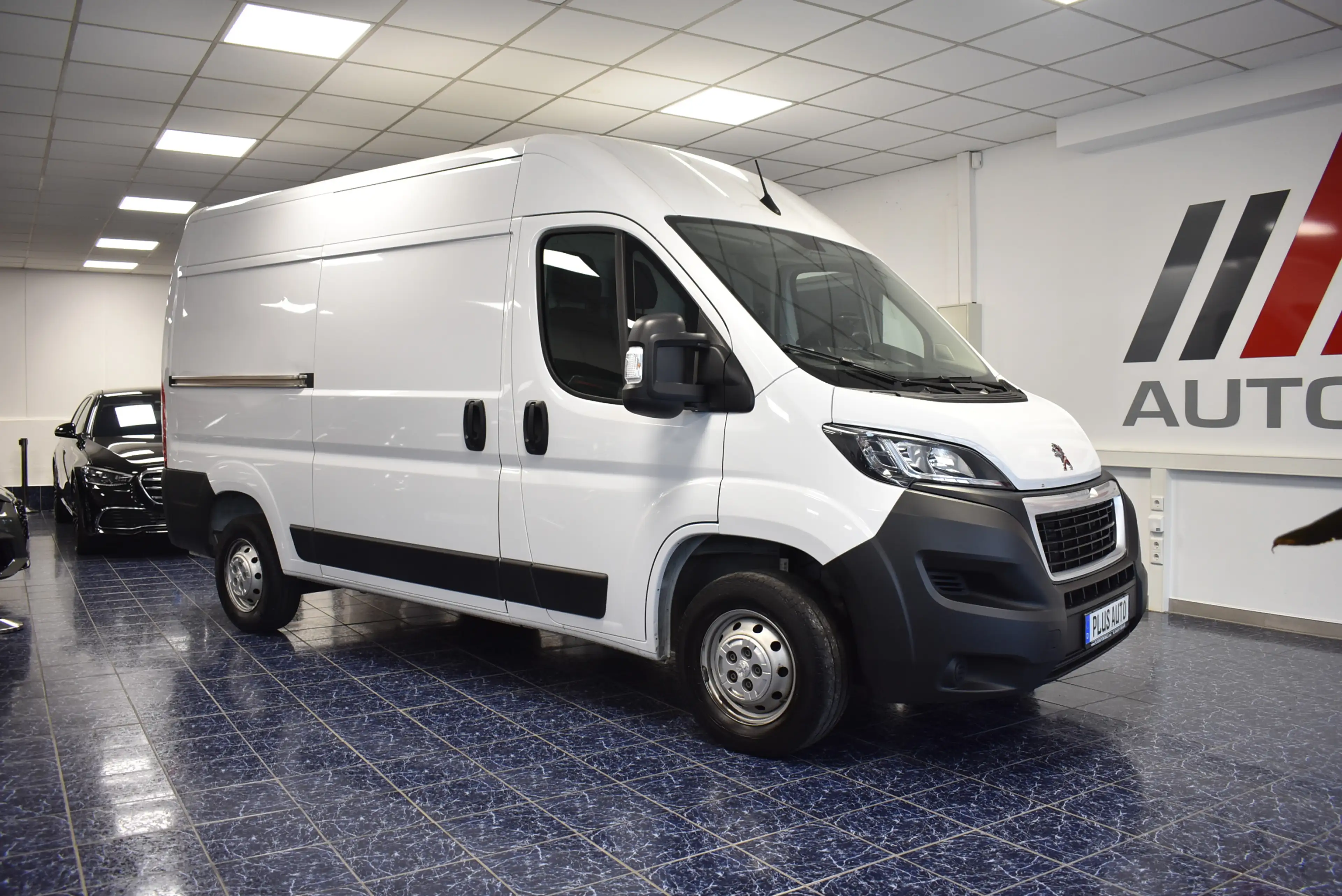 Peugeot Boxer 333 L2H2 BlueHDi 140 Carplay Kamera Temp — photo 2