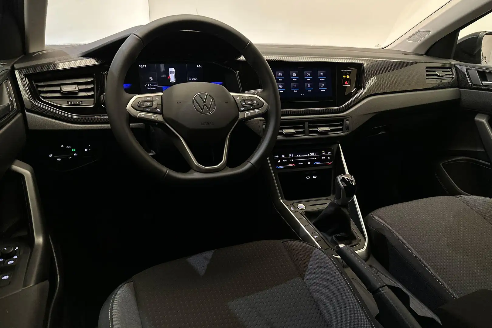 Volkswagen Taigo Life Edition 1.0 TSI Zwart - 2