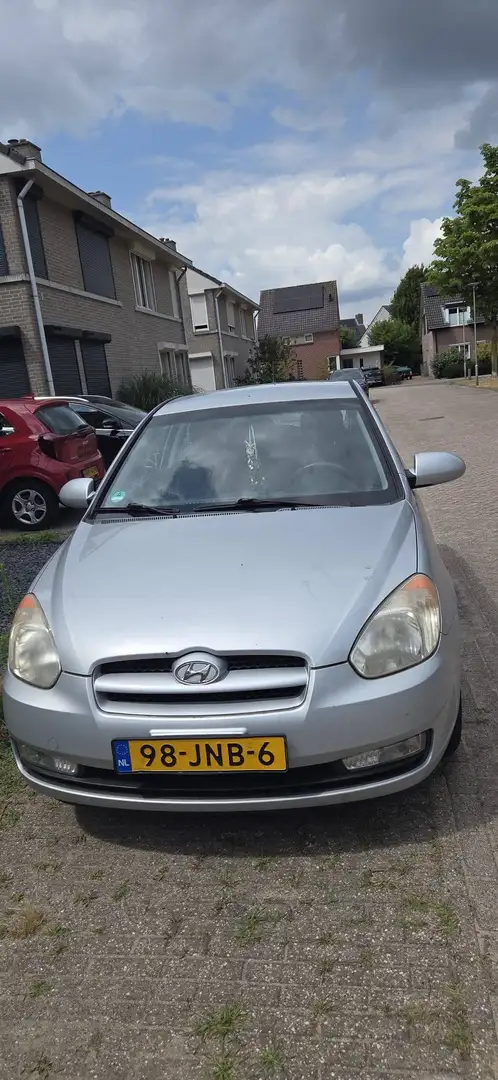 Hyundai ACCENT ACCENT 1.4i Dynamic Joy Silber - 2