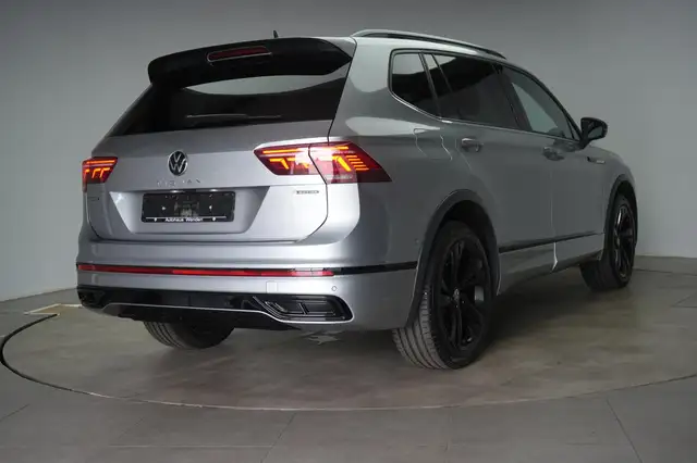 Volkswagen Tiguan Allspace view 5
