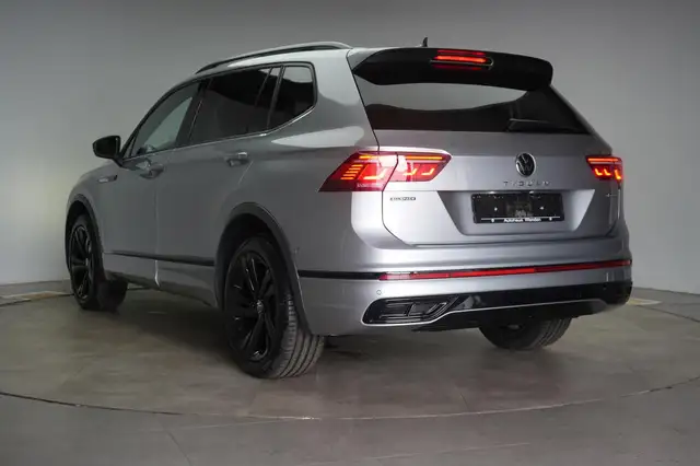 Volkswagen Tiguan Allspace view 4