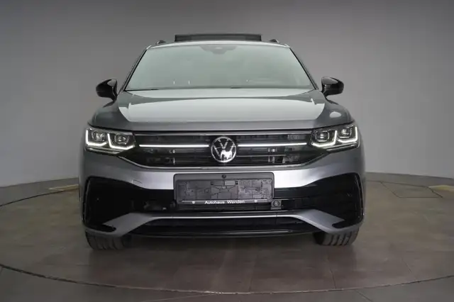 Volkswagen Tiguan Allspace view 2