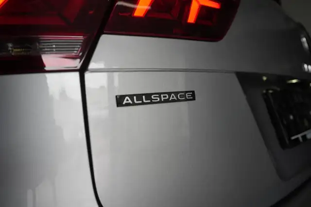 Volkswagen Tiguan Allspace view 12