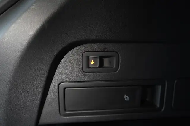 Volkswagen Tiguan Allspace view 9