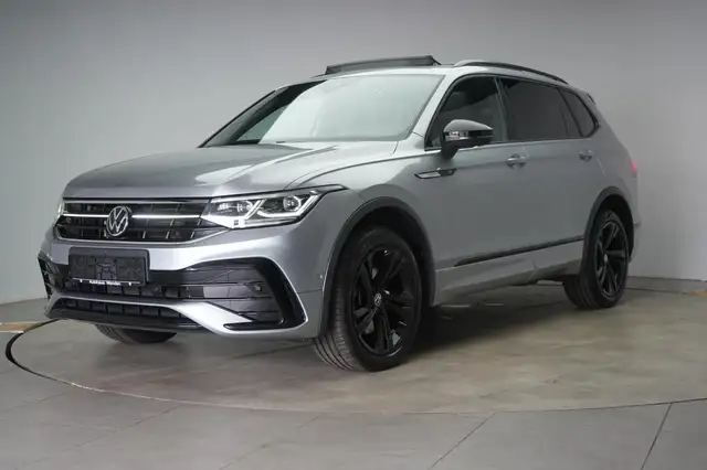 Volkswagen Tiguan Allspace view 3