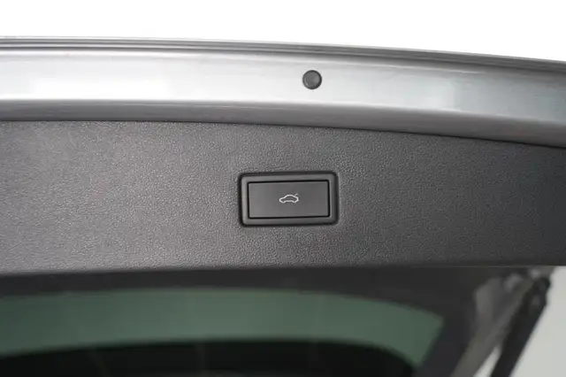 Volkswagen Tiguan Allspace view 8