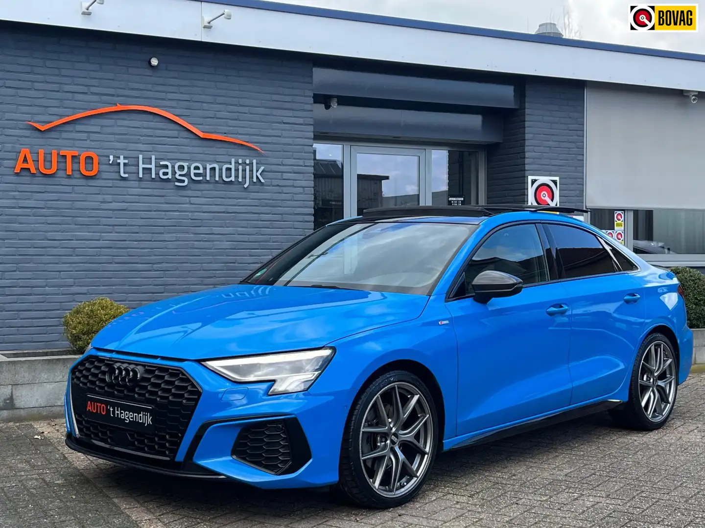 Audi A3 Limousine 35 TFSI 150PK S-line pano camera leder 1 Blauw - 1