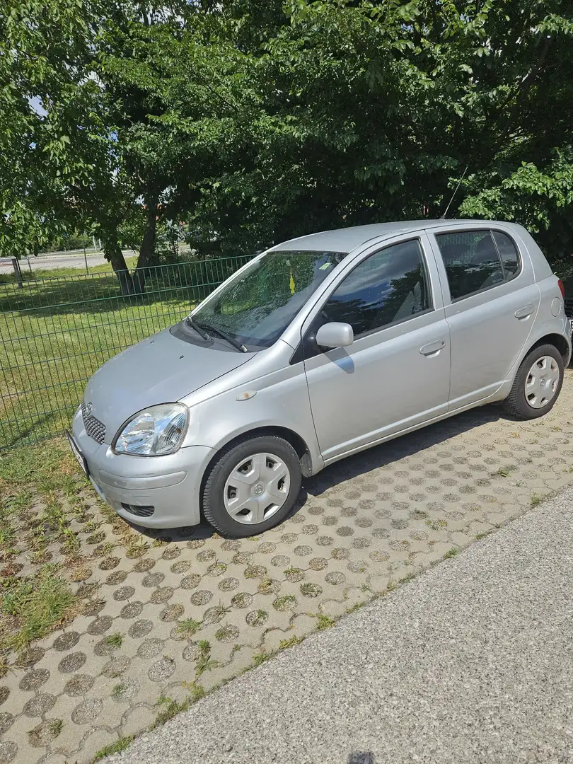 Toyota Yaris 1,3 VVT-i Linea Sol Aut. - 1
