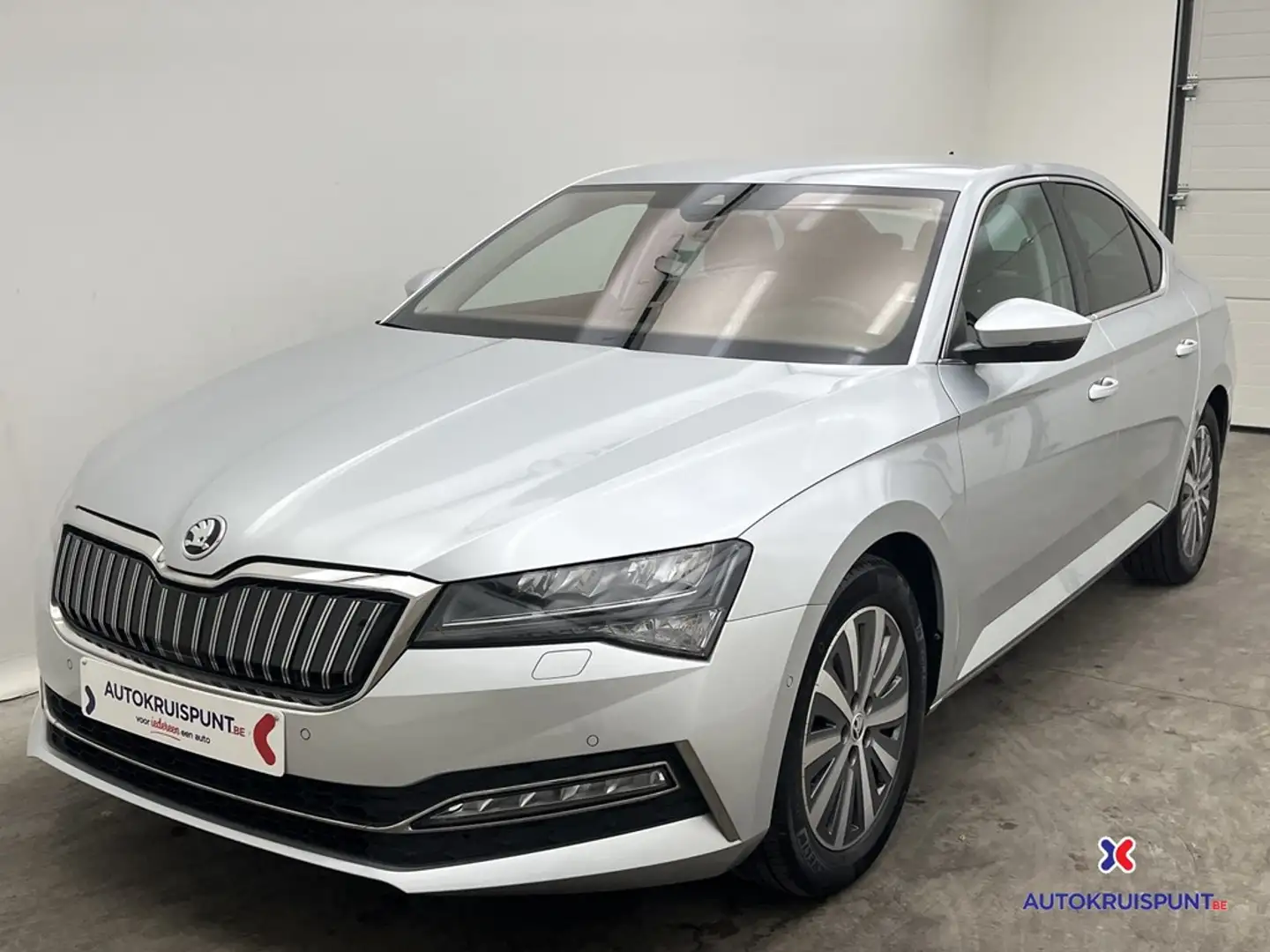 Skoda Superb 1.4TSI PHEV Style DSG GPS Camera Crystal Lighting Srebrny - 1
