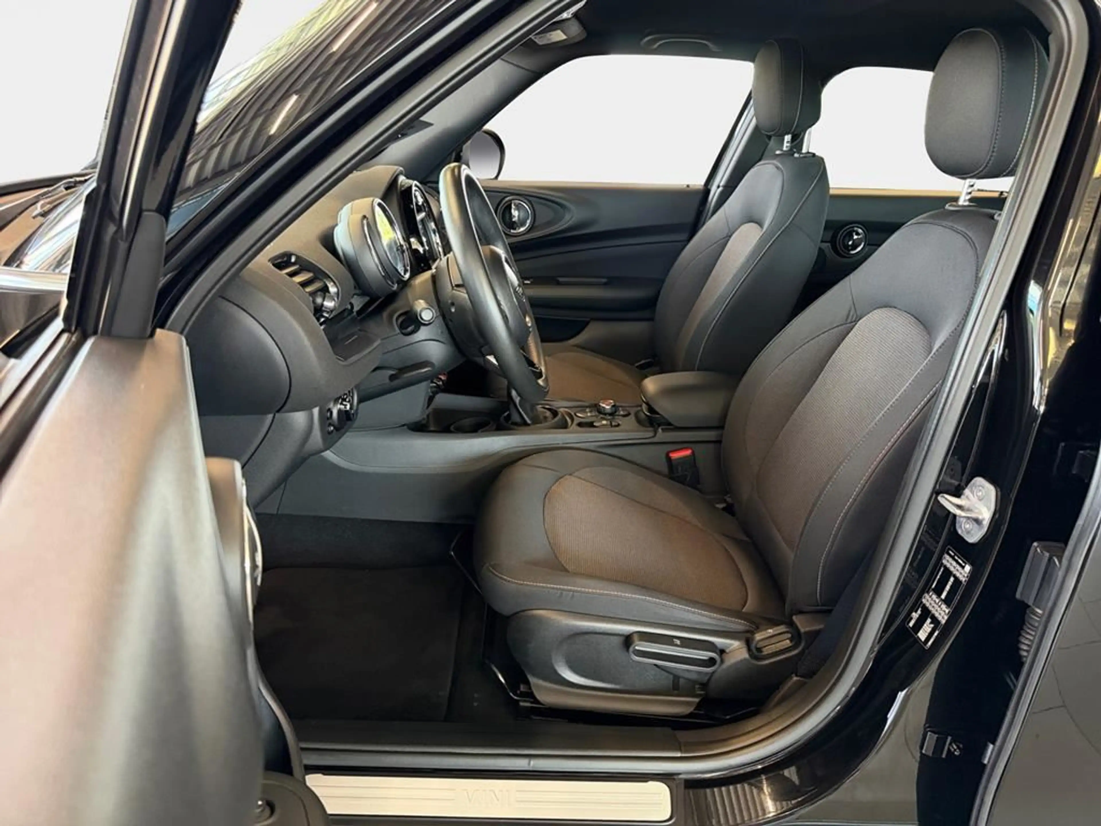 MINI One Clubman Blackyard — photo 10