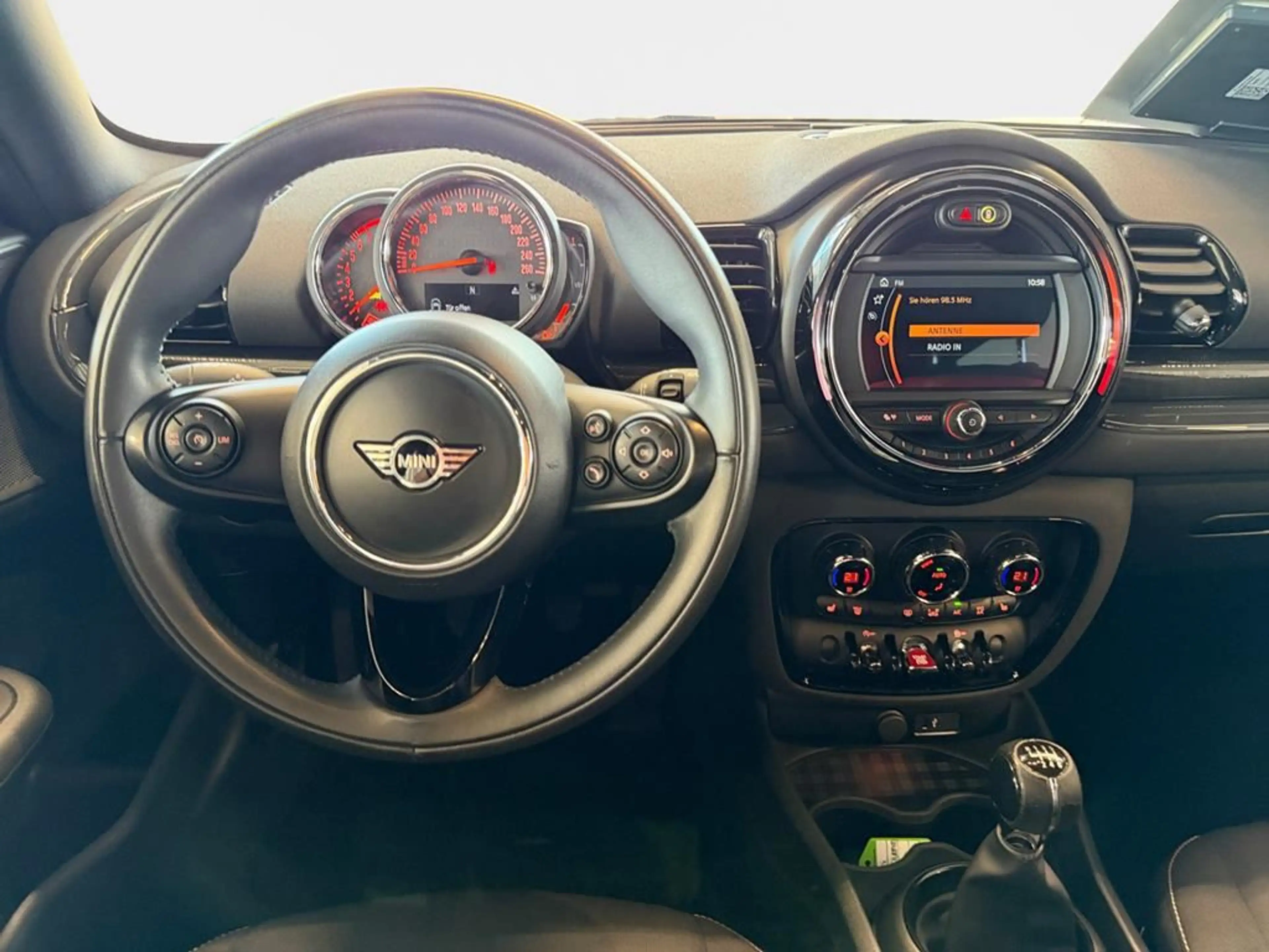 MINI One Clubman Blackyard — photo 13