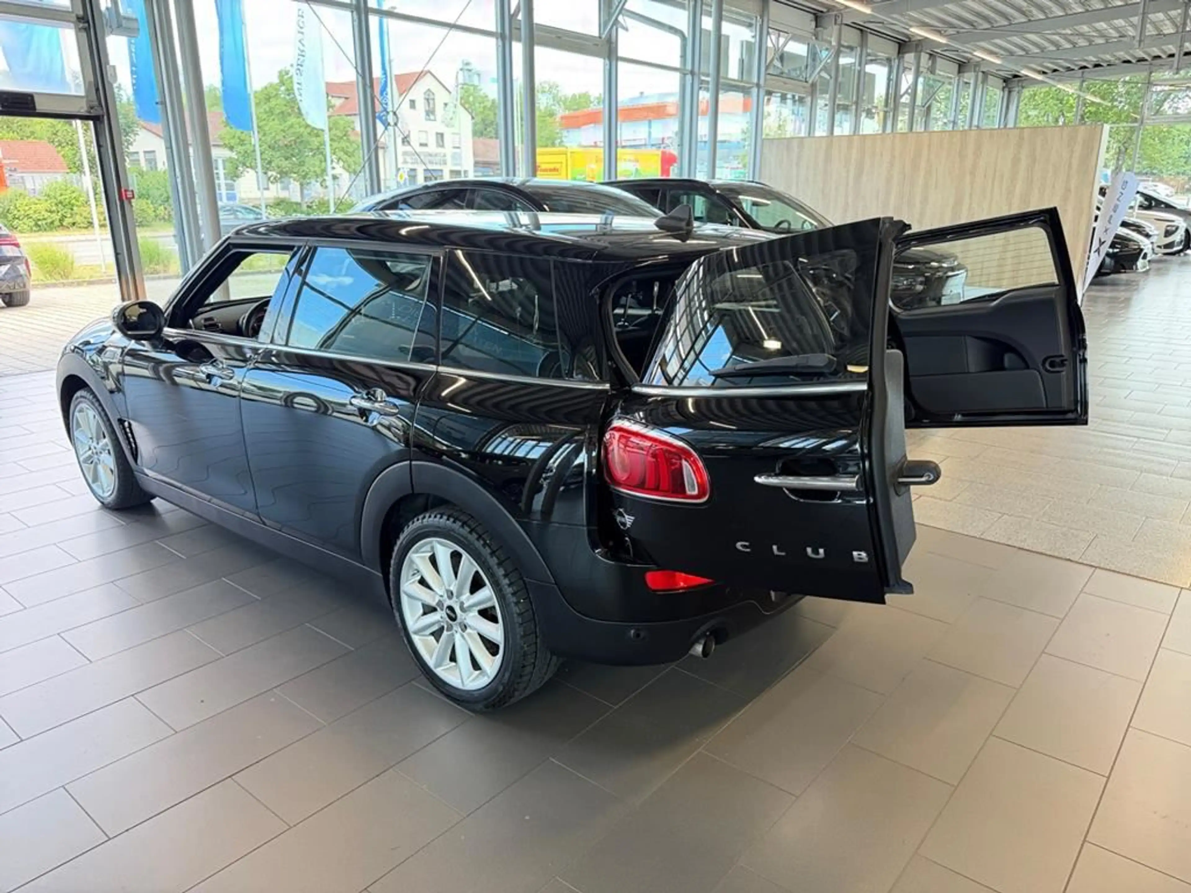 MINI One Clubman Blackyard — photo 9