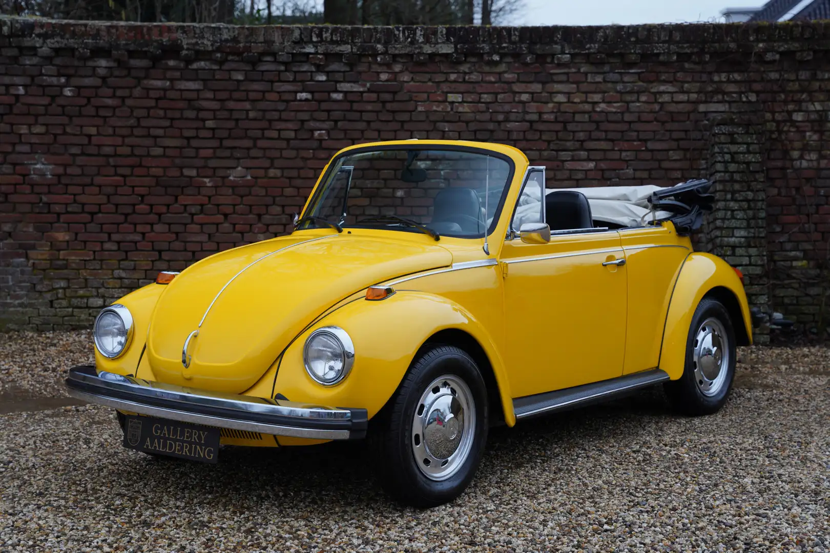 Volkswagen Beetle Kever 1303 Cabriolet An eye-catching colour scheme Żółty - 1