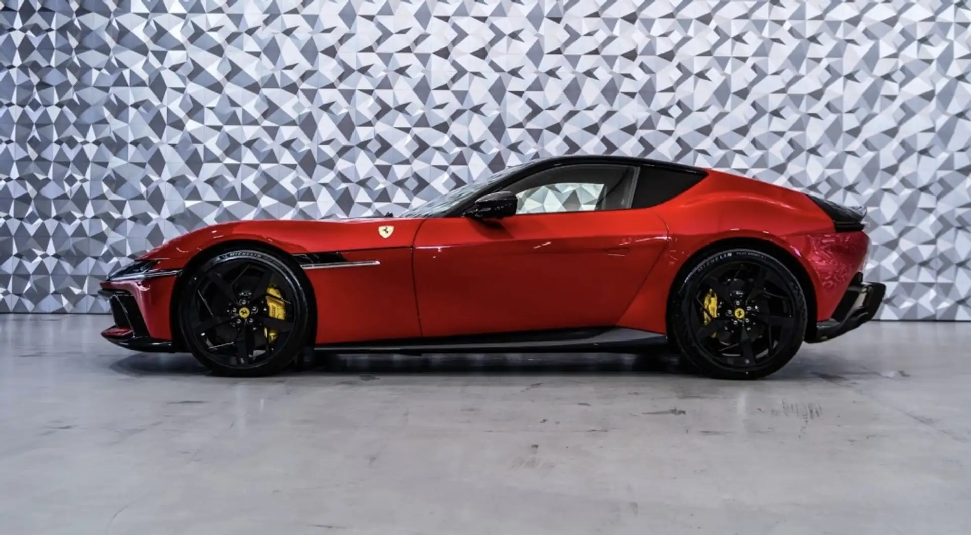 Ferrari 12 Cilindri Rood - 2