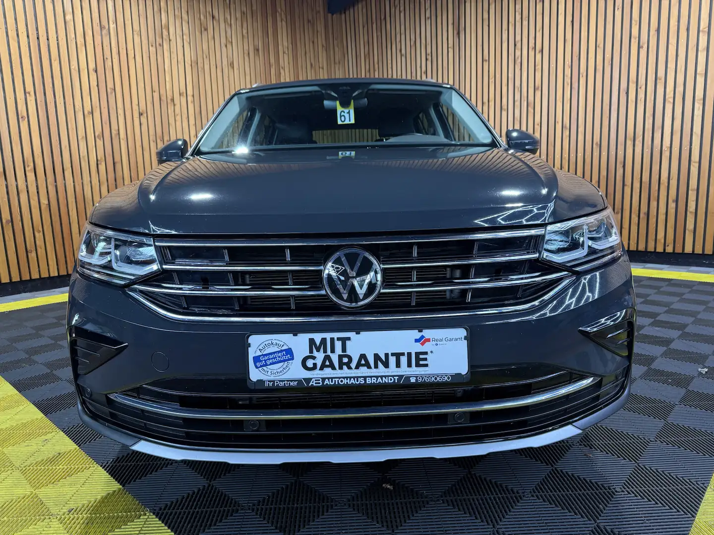 Volkswagen Tiguan 2,0 TDI 4M DSG *Navi*Kam*AHK*StandHz*Virt Grau - 2