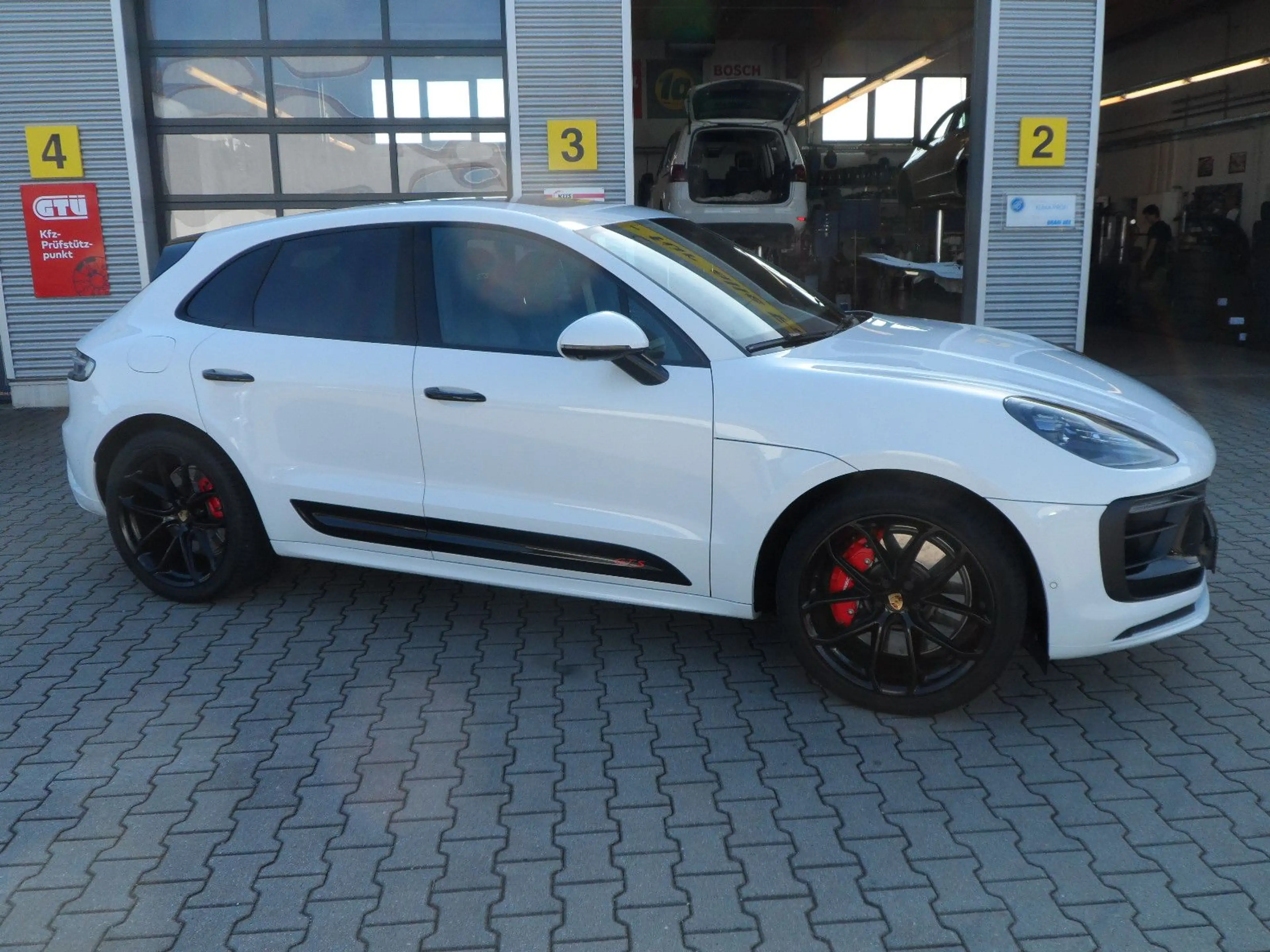 Porsche Macan GTS/AHK/Standheizung/Approved/Voll — photo 7