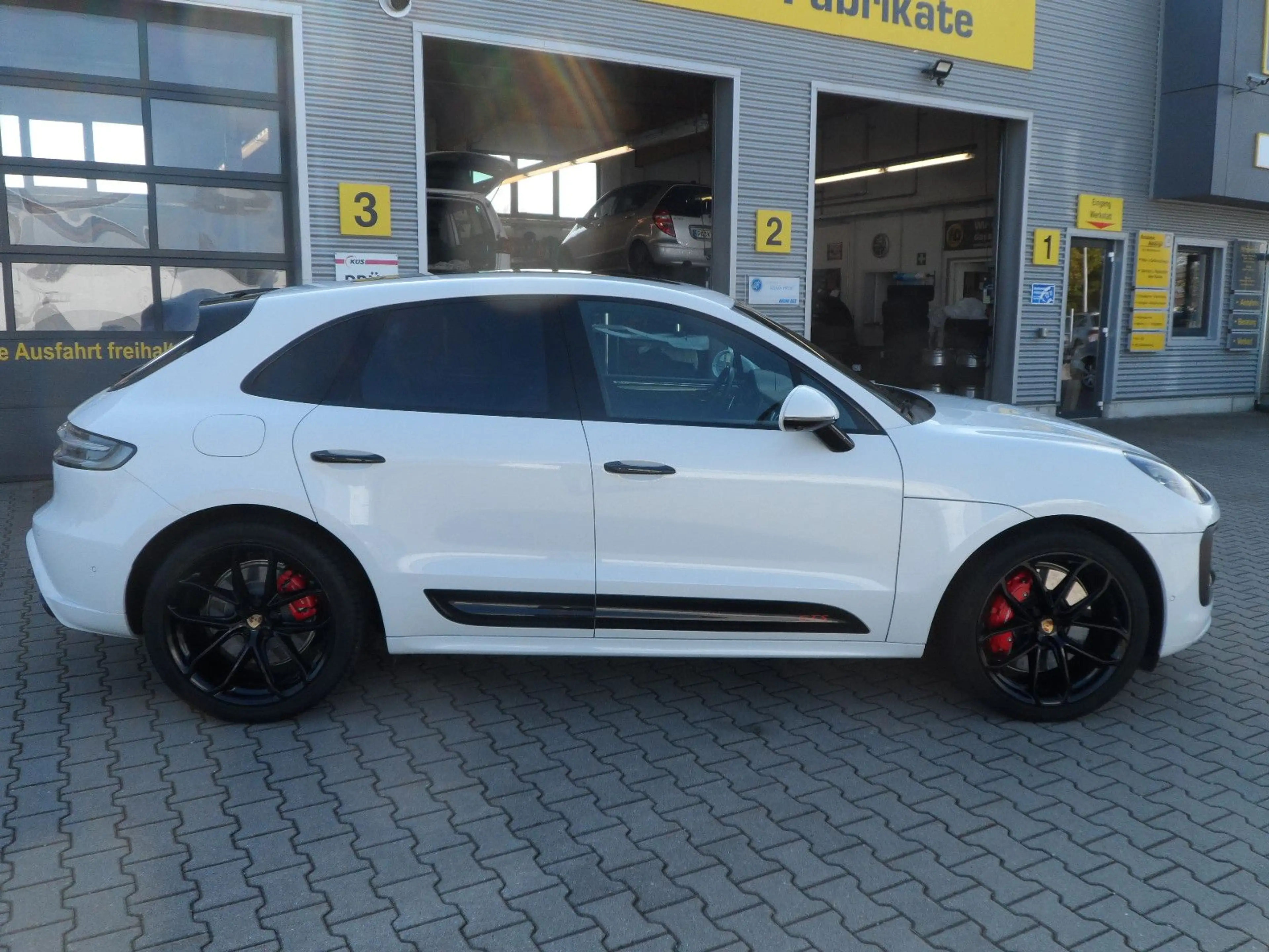 Porsche Macan GTS/AHK/Standheizung/Approved/Voll — photo 8