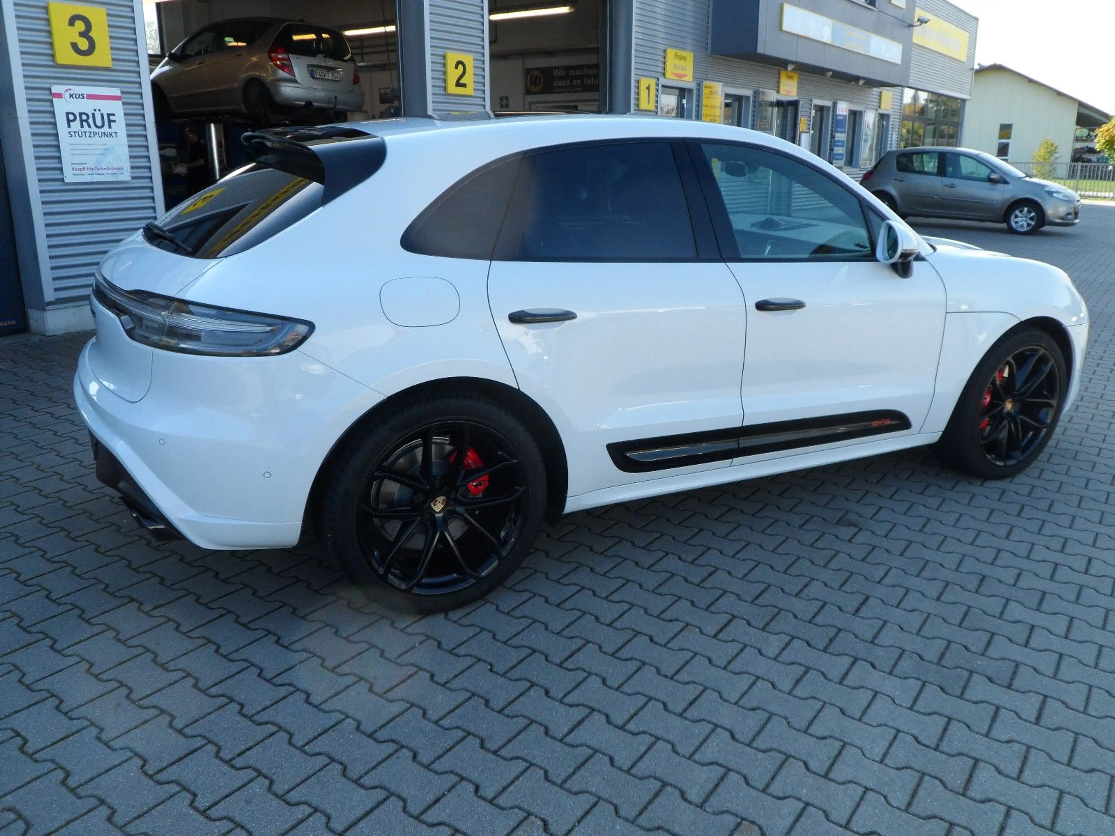 Porsche Macan GTS/AHK/Standheizung/Approved/Voll — photo 9