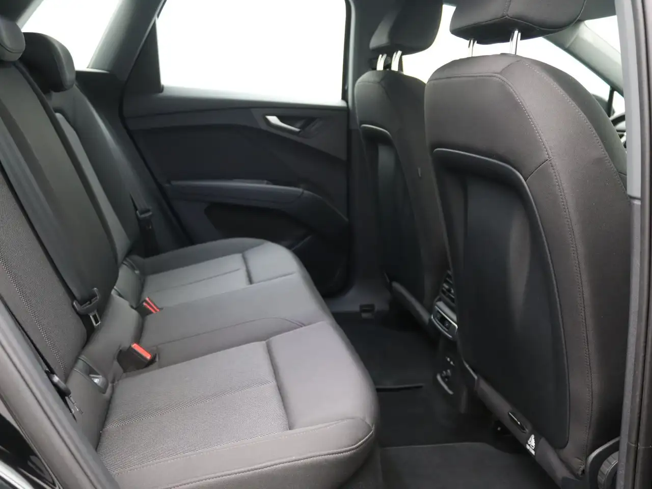 Audi Q4 e-tron 40 / Navi pro, Matrix, Pano, AR-HuD 9