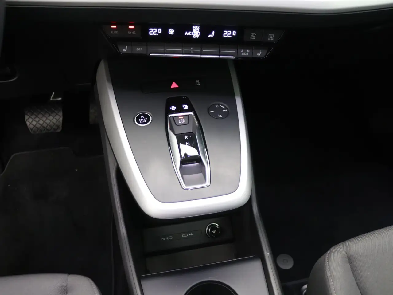 Audi Q4 e-tron 40 / Navi pro, Matrix, Pano, AR-HuD 14