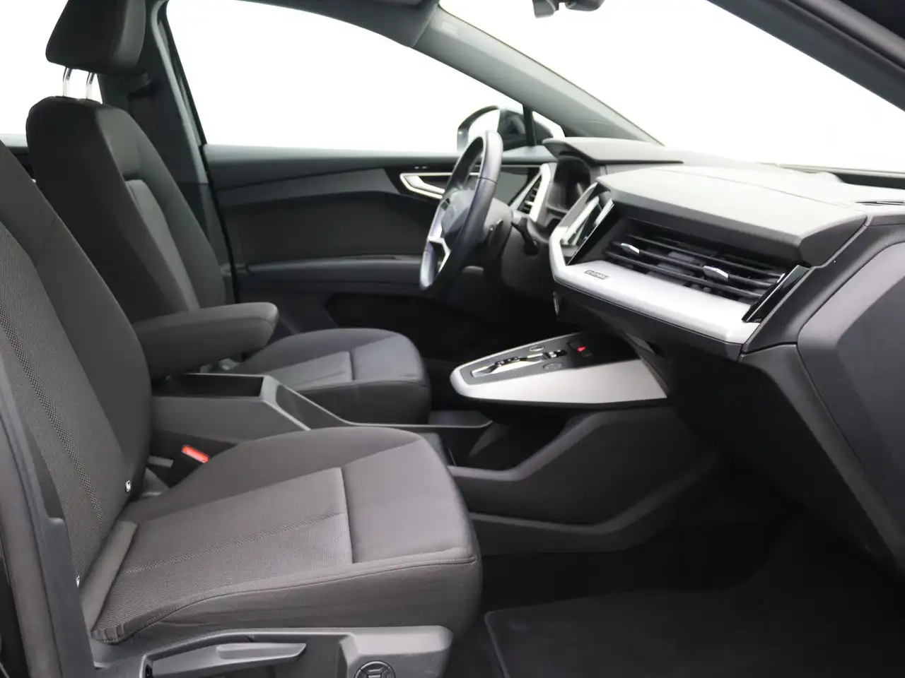 Audi Q4 e-tron 40 / Navi pro, Matrix, Pano, AR-HuD 10