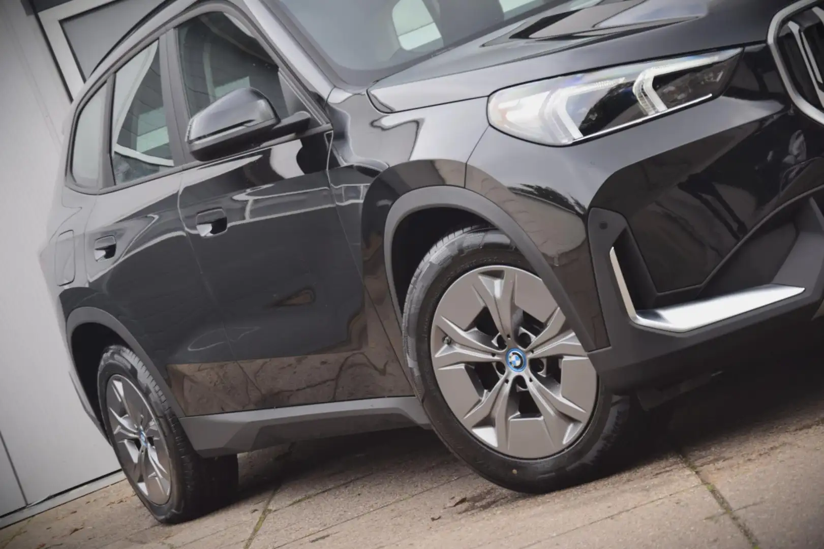 BMW iX1 XDrive30 Launch Edition 67 kWh + 7.757 EURO AAN EX Noir - 2