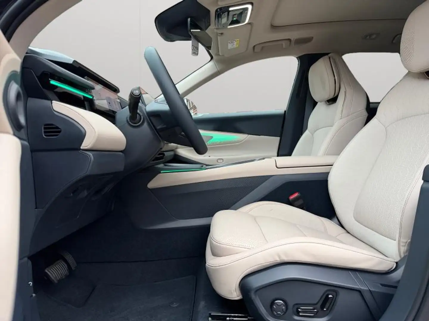 Lynk & Co 08 More Bronze - 2