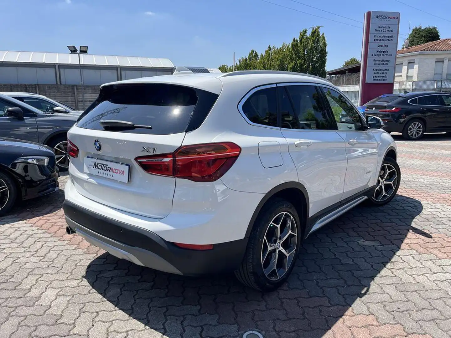 BMW X1 sdrive18d xLine auto Weiß - 2