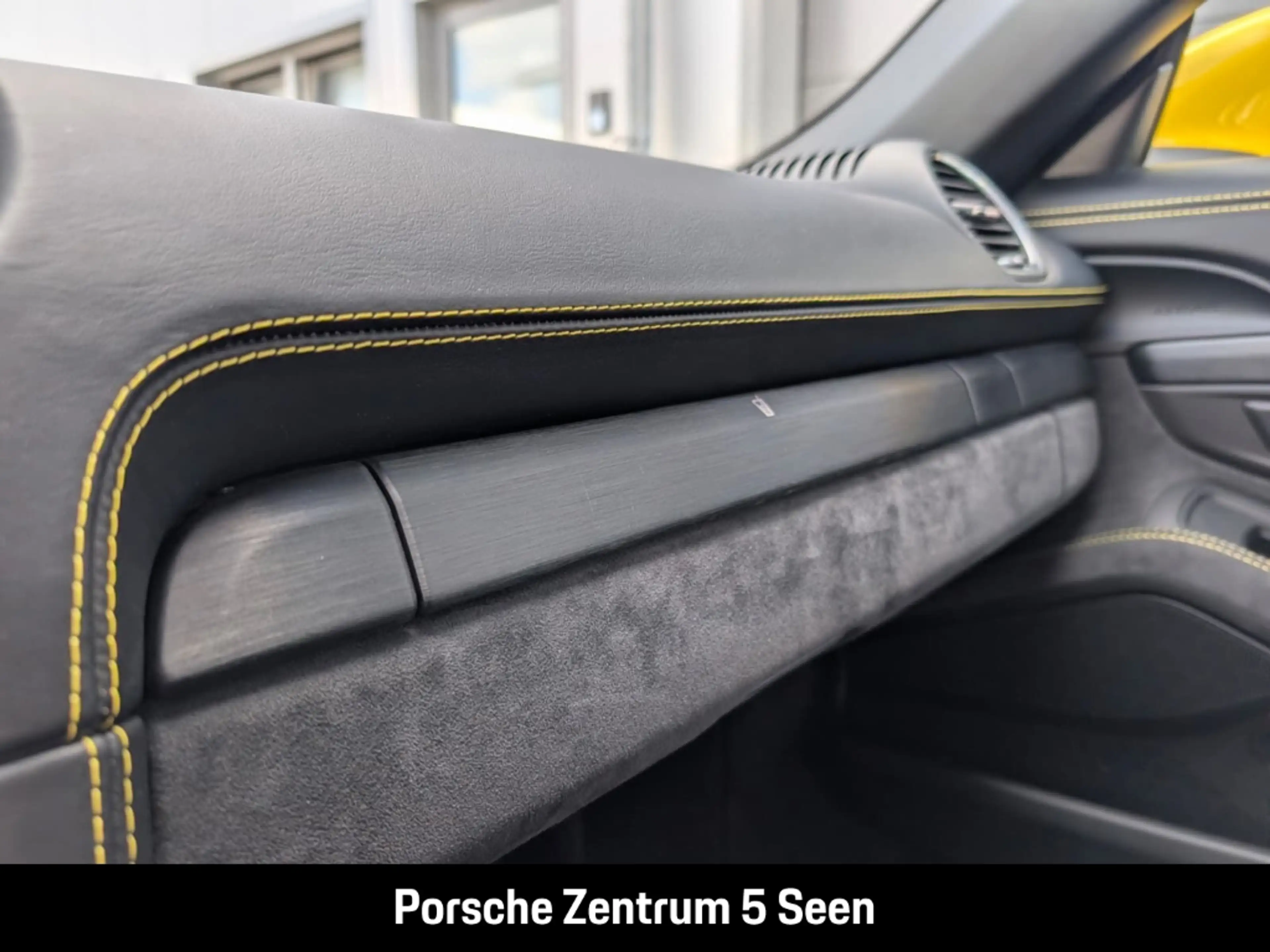 Porsche 718 Spyder — photo 17