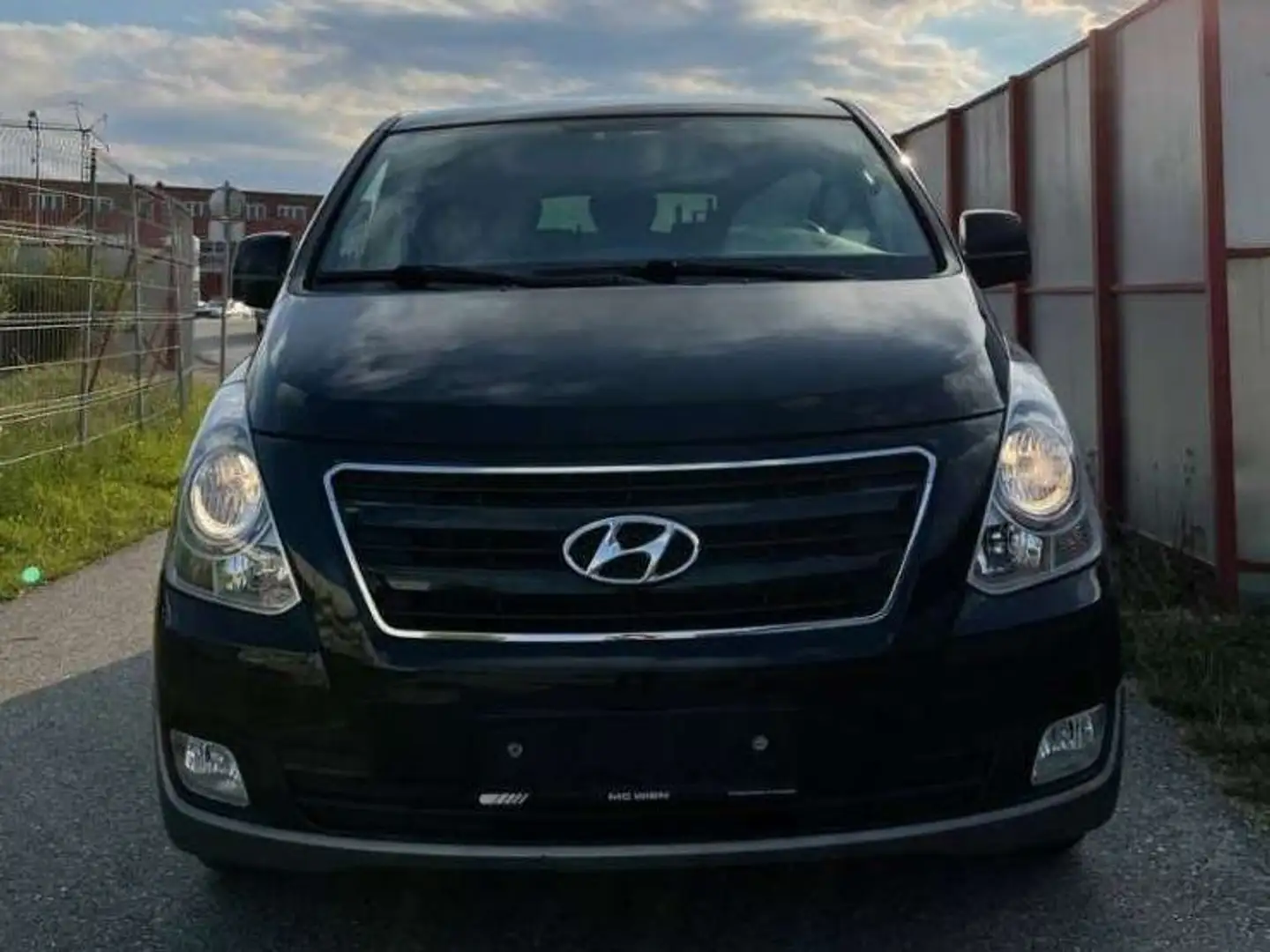 Hyundai Starex Starex 2,5 CRDi Comfort Aut. Comfort Schwarz - 2