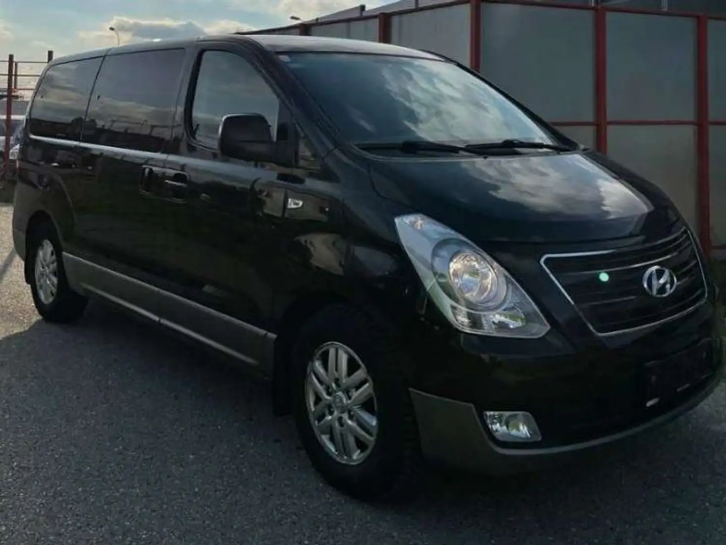 Hyundai Starex Starex 2,5 CRDi Comfort Aut. Comfort Schwarz - 1