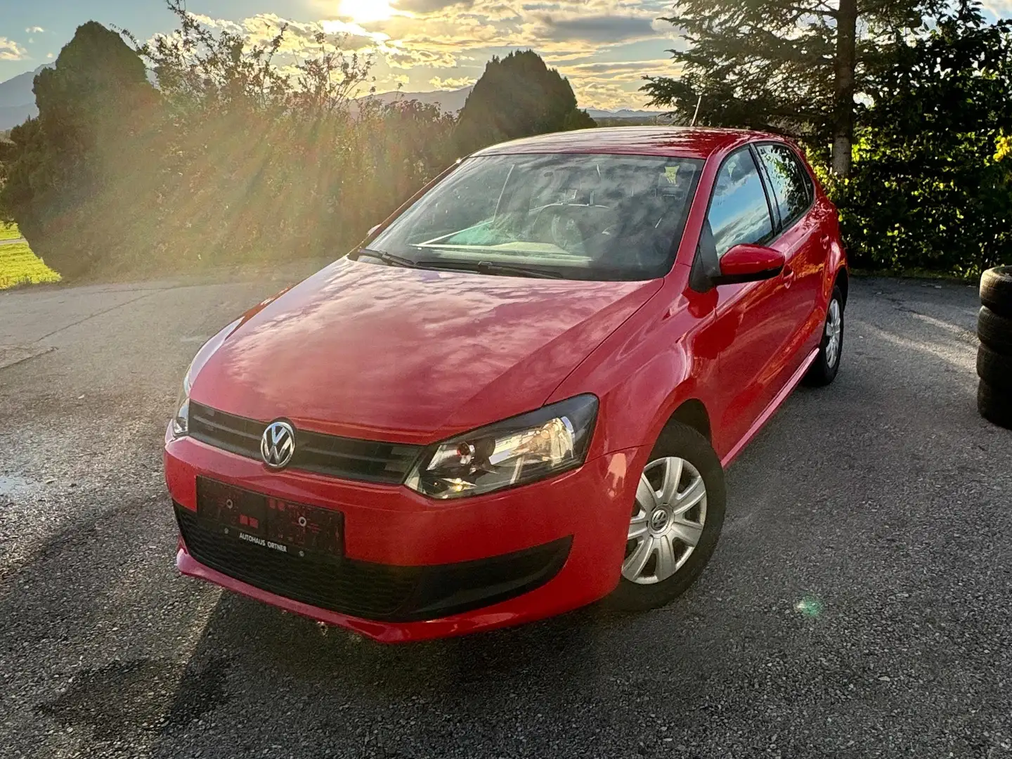Volkswagen Polo 1,2 - Jährliche Service bei VW. Rot - 1