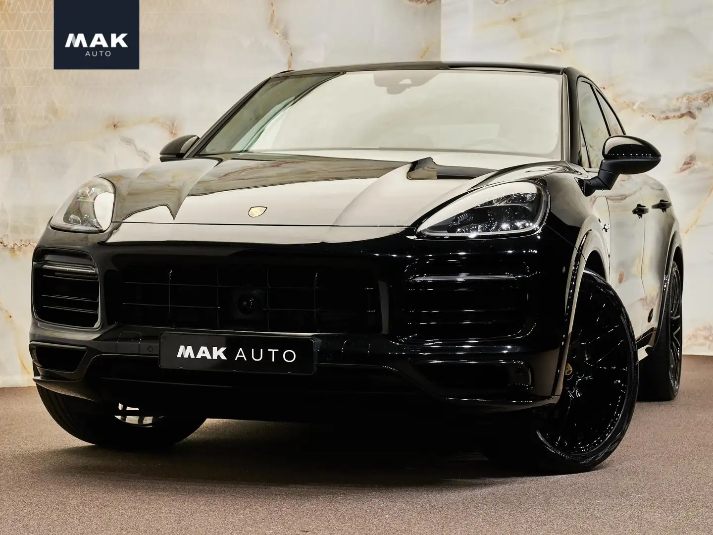 Porsche Cayenne Coupé 3.0 E-Hybrid, SportDesign, 22", pano, luchtv Zwart - 1