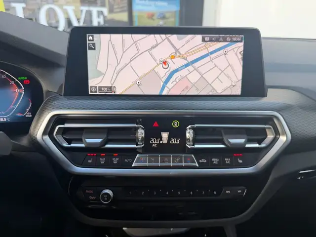 BMW X3 view 8