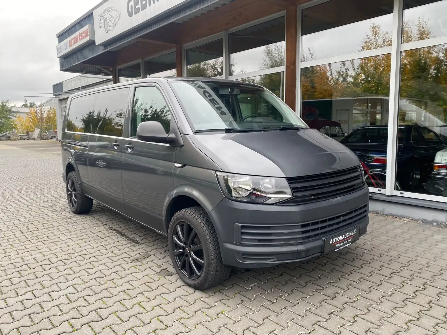 Volkswagen T6 Kombi lang 9-Sitzer Standheiz. Einparkhilfe Grau - 1
