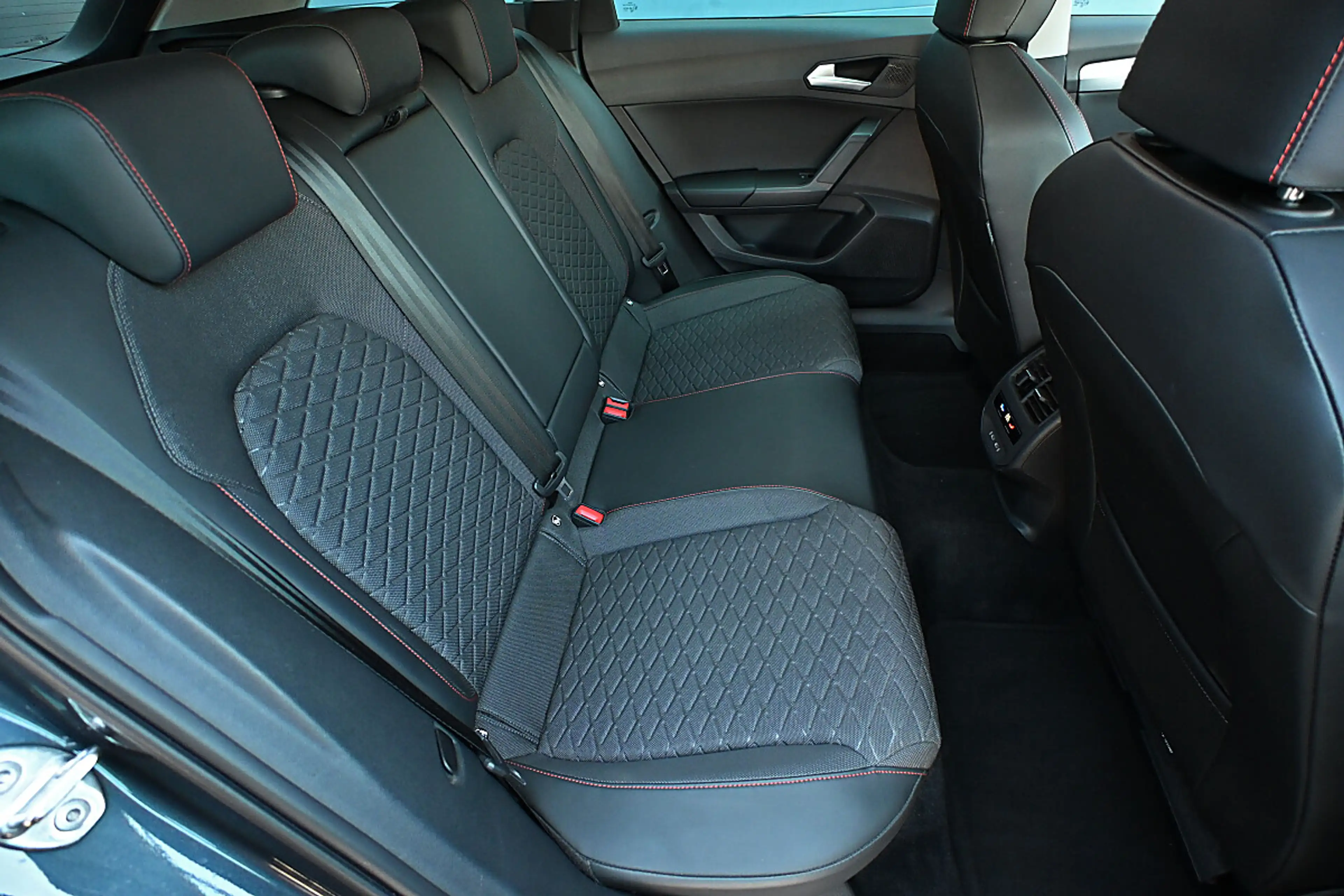 SEAT Leon ST FR TDI DSG ACC, AHK schwenkbar, LED, Navi, F... — photo 10