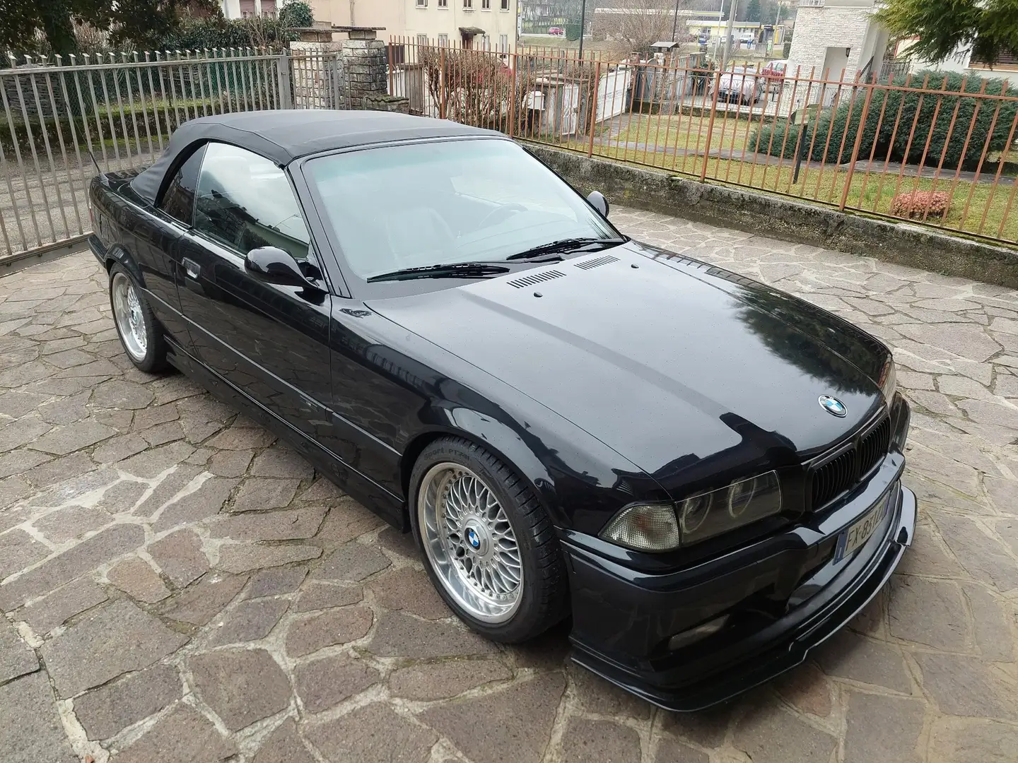 BMW 325 325i Cabrio Europa - 2
