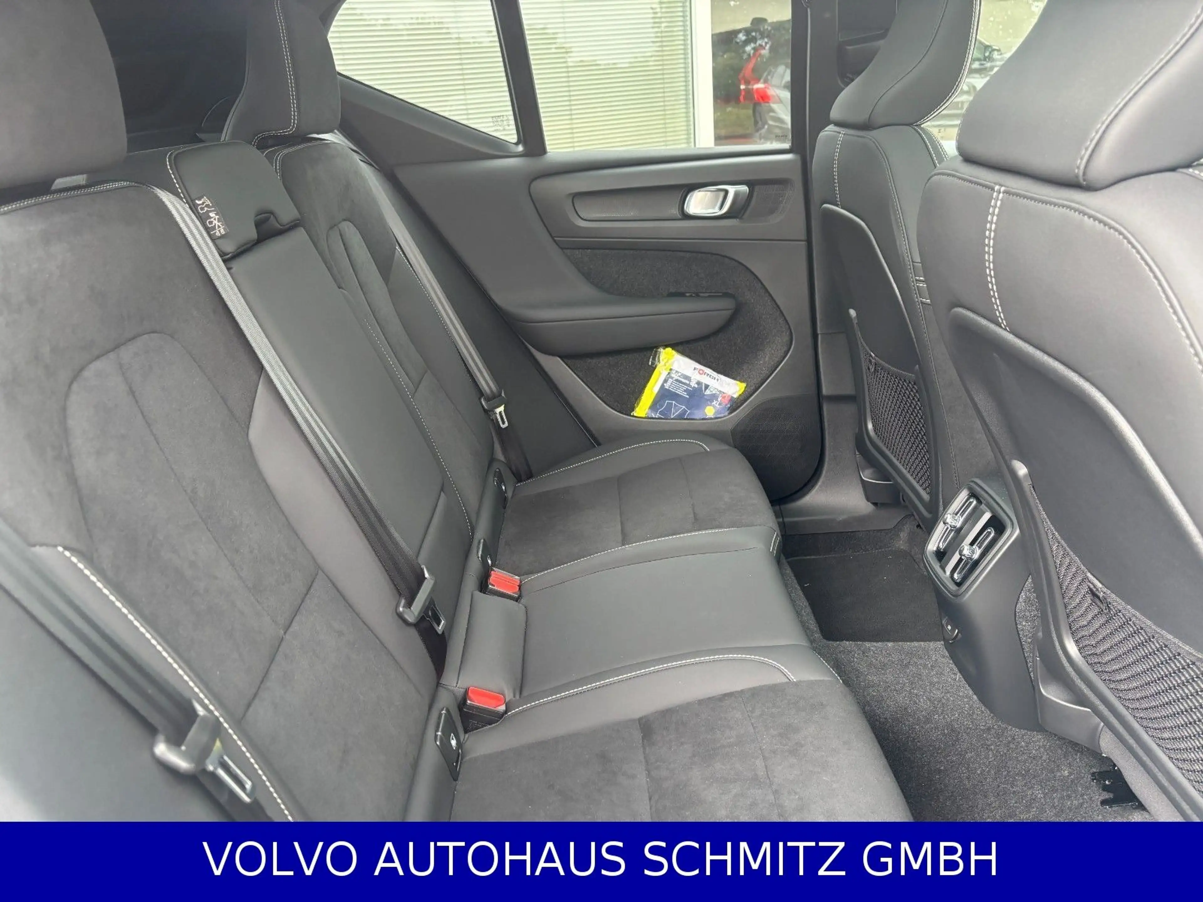 Volvo EX40 Black Edition Ultra Extended Range AHK — photo 11