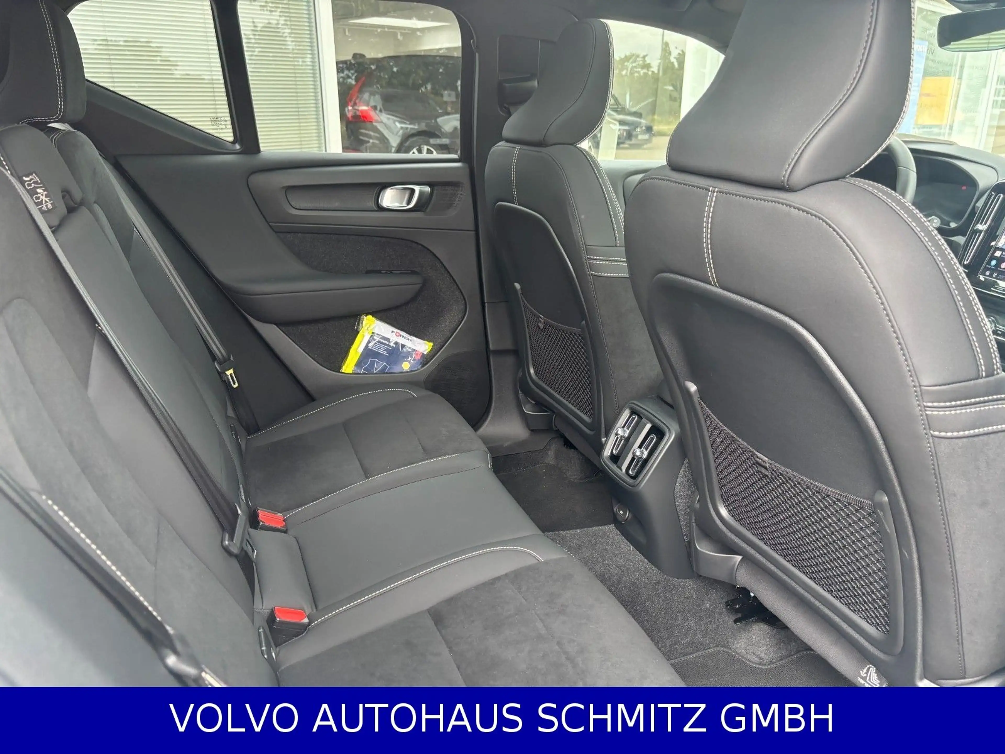 Volvo EX40 Black Edition Ultra Extended Range AHK — photo 10