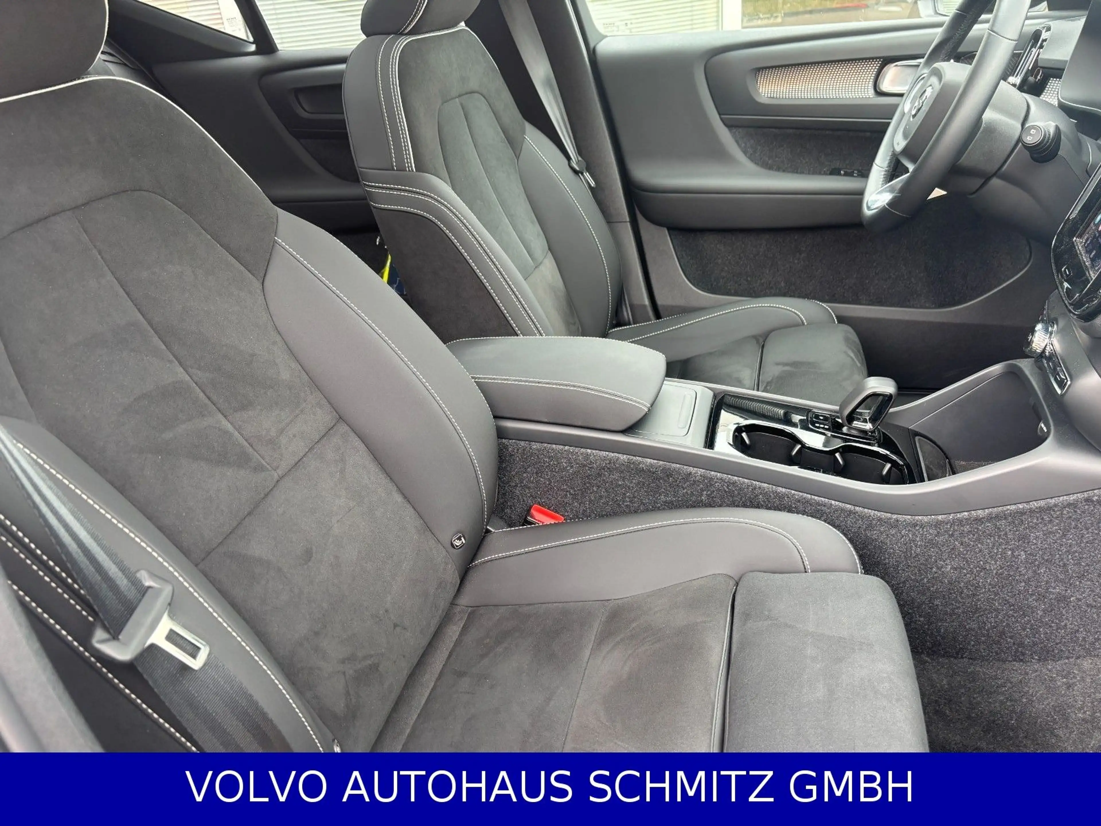 Volvo EX40 Black Edition Ultra Extended Range AHK — photo 9