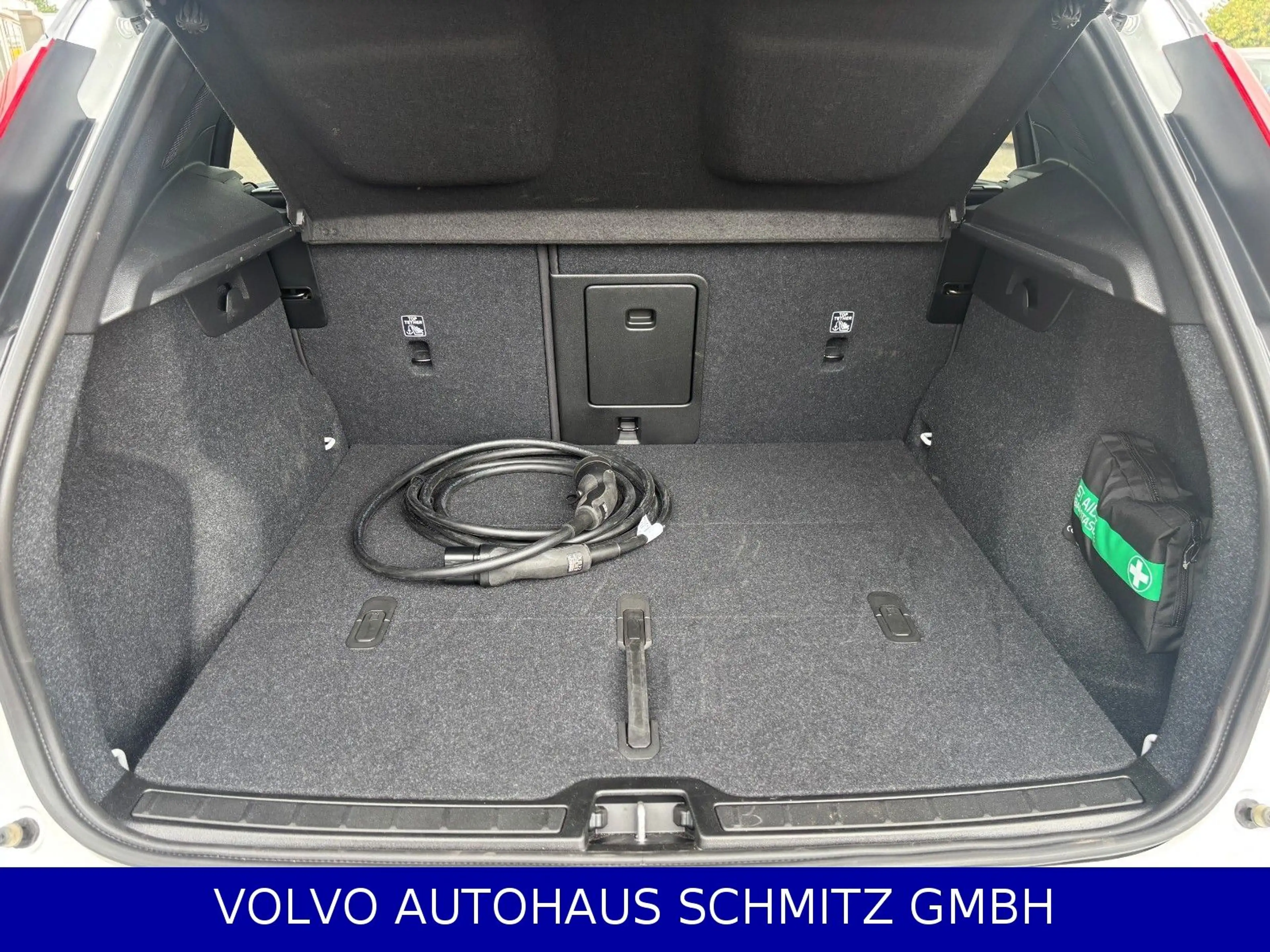 Volvo EX40 Black Edition Ultra Extended Range AHK — photo 12