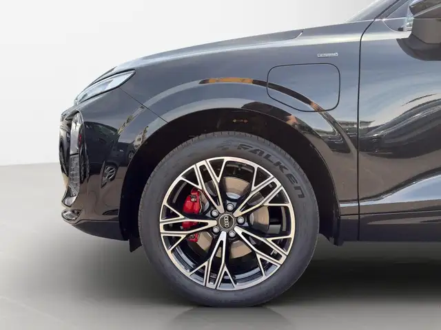 Audi Q3 view 7